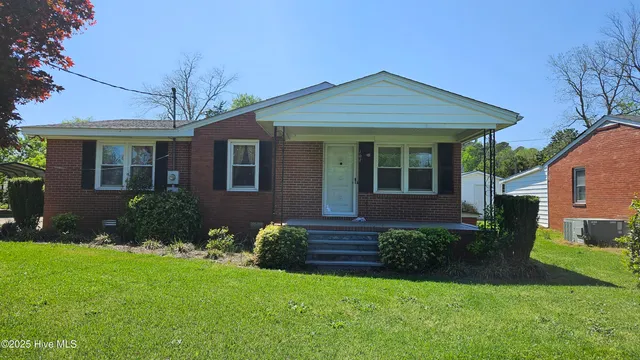 $199,500 | 101 Oakland Boulevard, Clinton, NC 28328