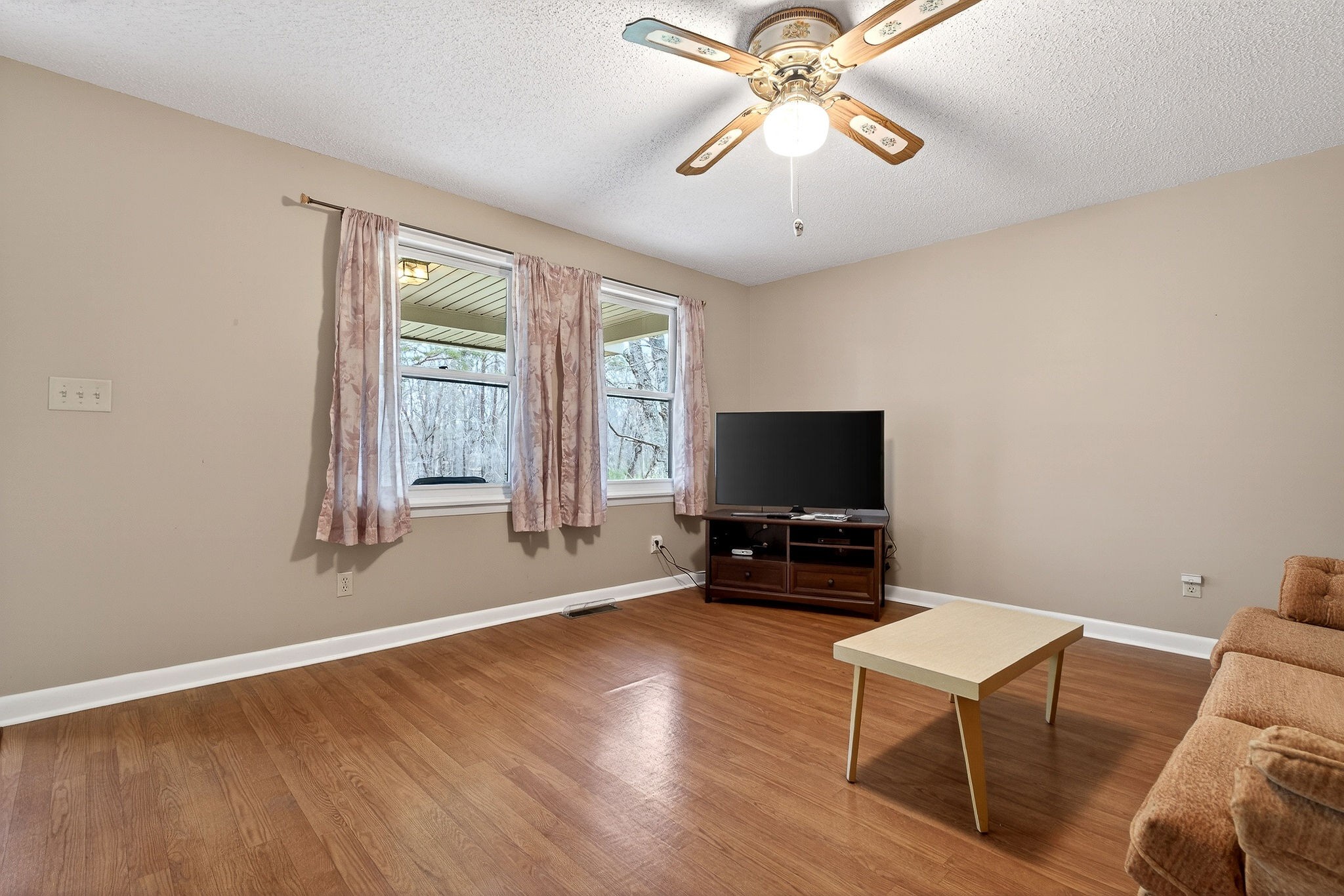 131 Poplar Springs Road Cookeville, TN 38506 - Photo 16 of 50 a living room with furniture and a flat screen tv