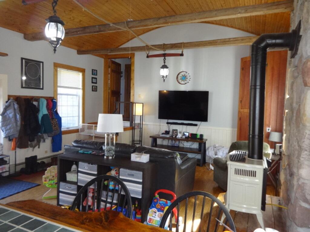 15 Weir Road Bernard, ME 04612 - Photo 12 of 30 liv (2)