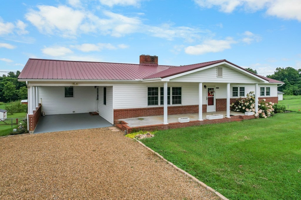 34296 Stagecoach Road Glade Spring, VA 24340 - Photo 2 of 40 Gallery Image 2