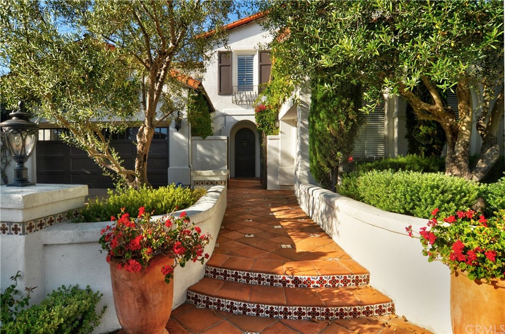 21 Catania Newport Coast, CA 92657 - Photo 4 of 31 a front view of a house having a yard