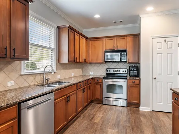 $575,000 | 7529 Brookstone Circle, Flowery Branch, GA 30542