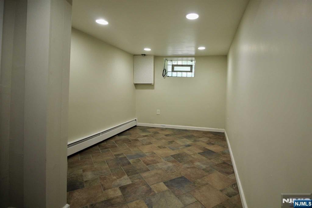 6 Cottage Place Allendale, NJ 07401 - Photo 17 of 20 a view of an empty room