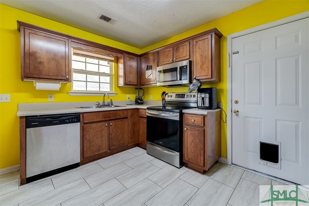 208 Kelly Avenue Rincon, GA 31326 - Photo 12 of 31 Kitchen