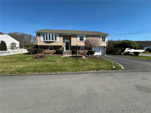 $559,000 | 43 Bicentennial Way, North Providence, RI 02911
