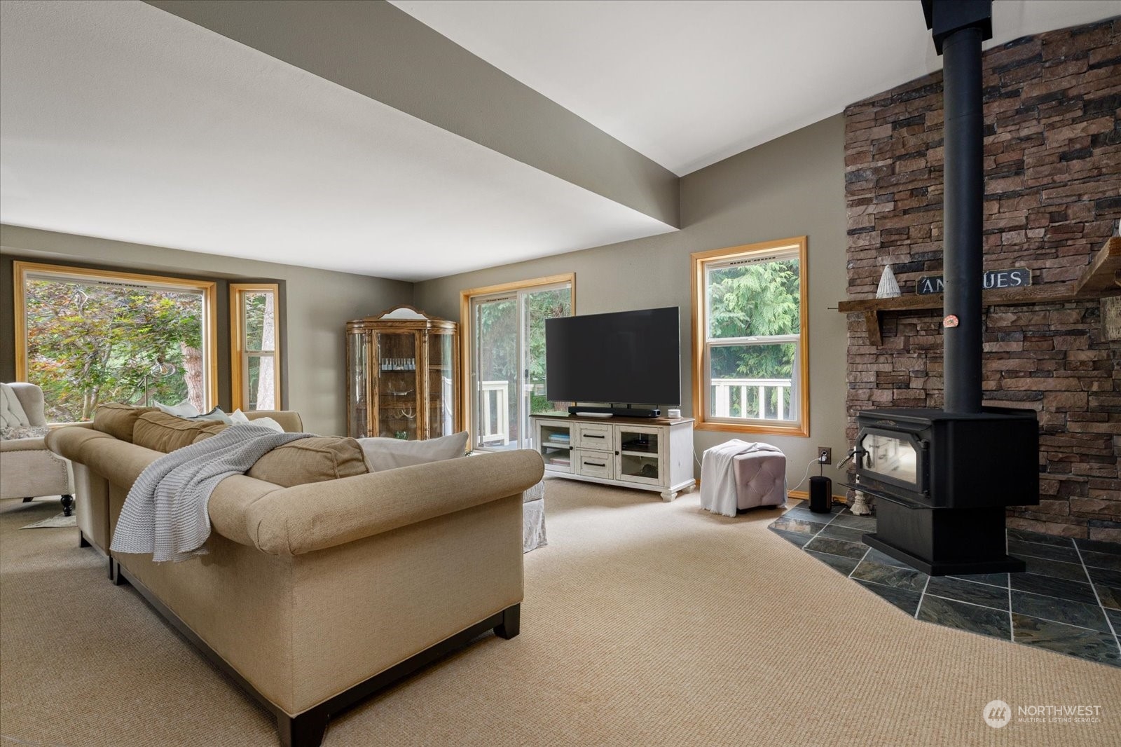 5823 Bob Galbreath Road Clinton, WA 98236 - Photo 6 of 40 Gallery Image 6