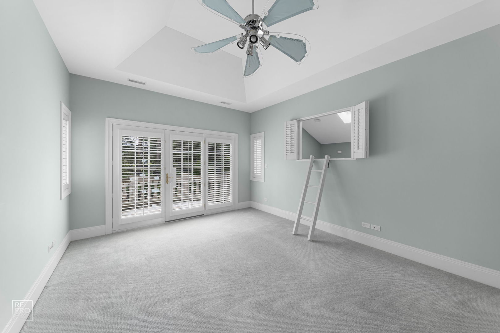 355 Flagg Court Hinsdale, IL 60521 - Photo 35 of 53 a view of an empty room with a window