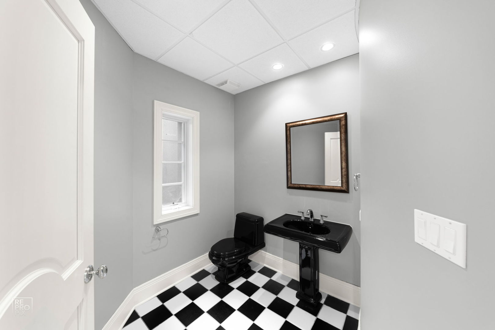 355 Flagg Court Hinsdale, IL 60521 - Photo 43 of 53 a room with furniture a piano and a window