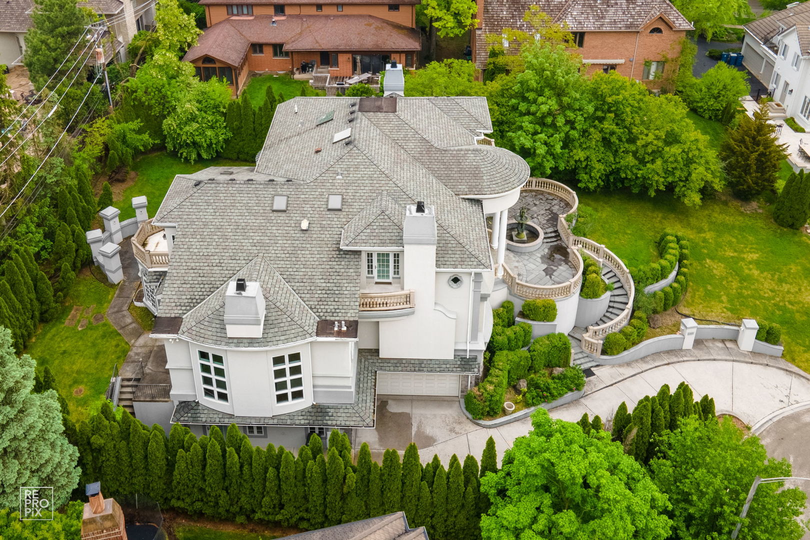 355 Flagg Court Hinsdale, IL 60521 - Photo 53 of 53 an aerial view of a house
