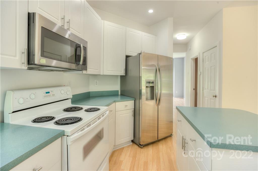 2857 Windsor Chase Drive Matthews, NC 28105 - Photo 20 of 46 a kitchen with a stove a refrigerator and a microwave