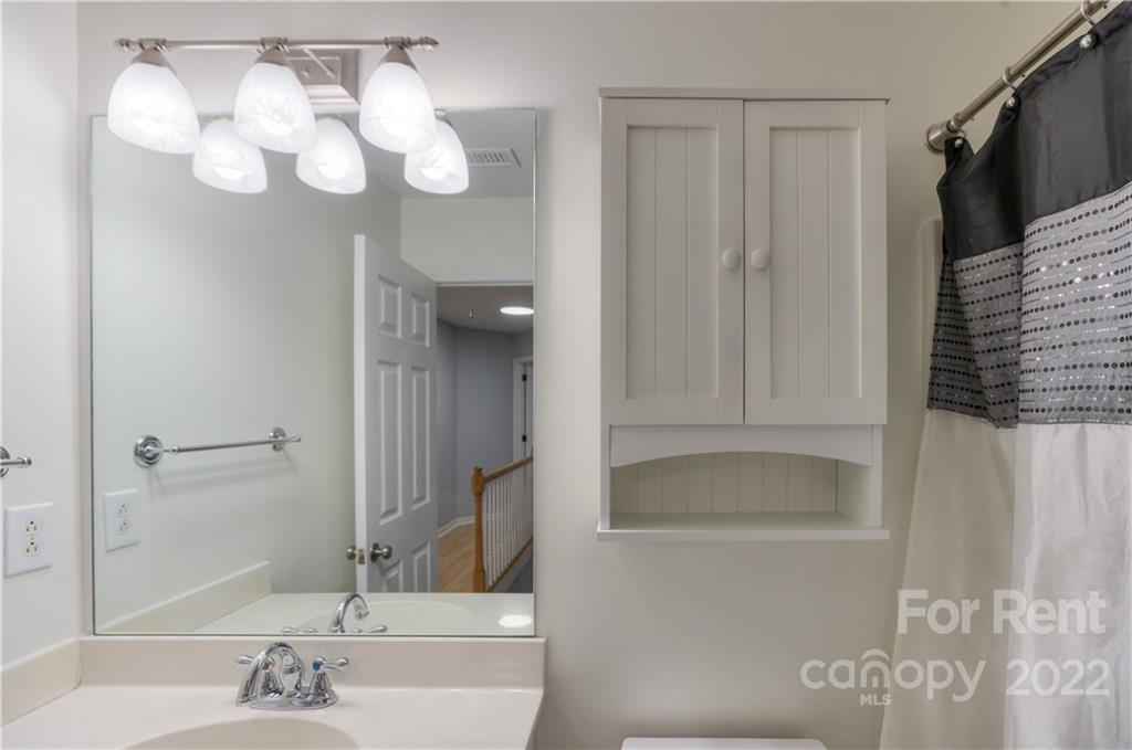 2857 Windsor Chase Drive Matthews, NC 28105 - Photo 25 of 46 a bathroom with a sink a mirror and a bathtub