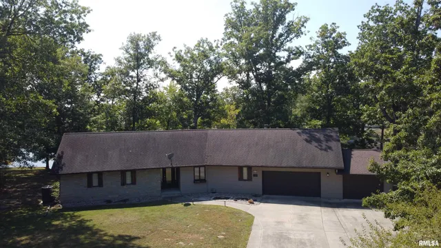 $369,000 | 15316 Lake Point Drive, Benton, IL 62812