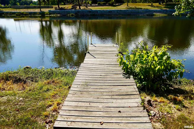 $369,000 | 15316 Lake Point Drive, Benton, IL 62812