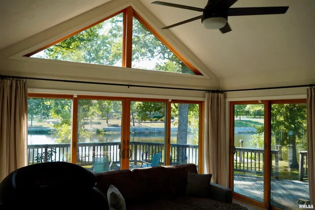 $369,000 | 15316 Lake Point Drive, Benton, IL 62812