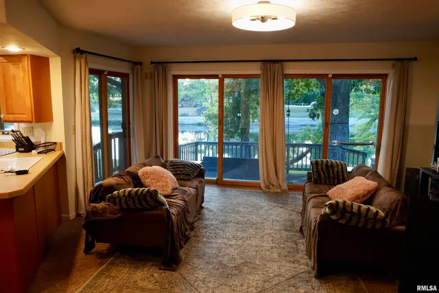 $369,000 | 15316 Lake Point Drive, Benton, IL 62812