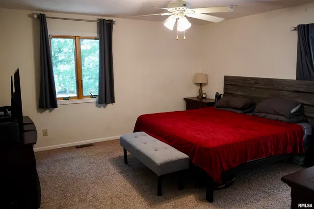 $369,000 | 15316 Lake Point Drive, Benton, IL 62812