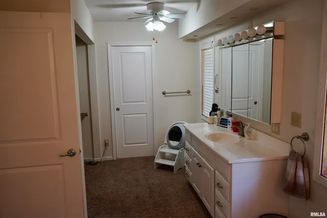 $369,000 | 15316 Lake Point Drive, Benton, IL 62812