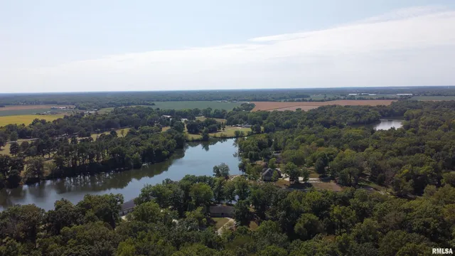 $369,000 | 15316 Lake Point Drive, Benton, IL 62812