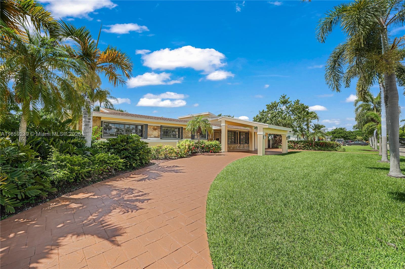 8370 Southwest 89th Street Miami, FL 33156 - Photo 2 of 20