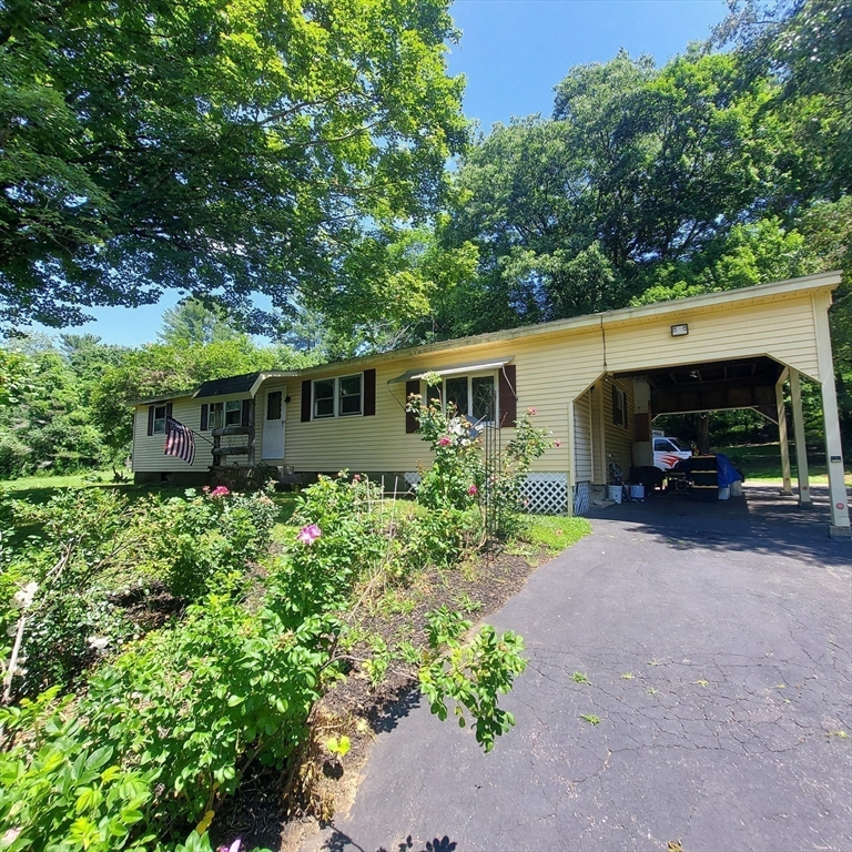 1075 West Brookfield Road New Braintree, MA 01531 - Photo 6 of 42