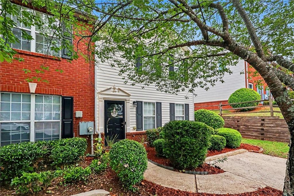 5867 Strathmoor Manor Circle Lithonia, GA 30058 - Photo 2 of 31