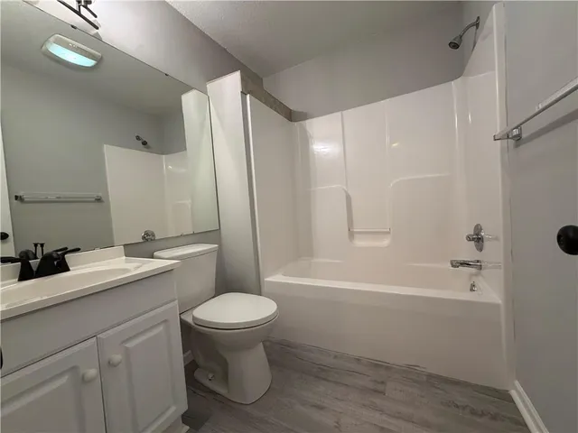 $1,200 | 517 South La Brea Avenue, Platte City, MO 64079