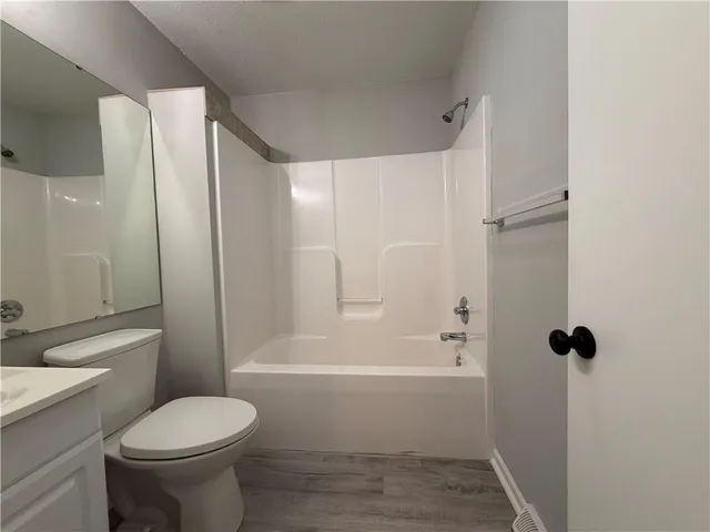 $1,200 | 517 South La Brea Avenue, Platte City, MO 64079