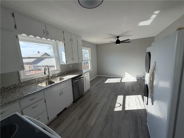 $1,200 | 517 South La Brea Avenue, Platte City, MO 64079