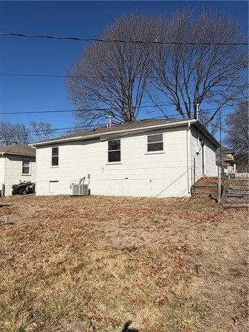 $1,200 | 517 South La Brea Avenue, Platte City, MO 64079