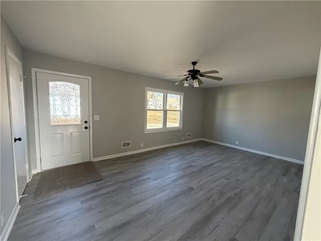 $1,200 | 517 South La Brea Avenue, Platte City, MO 64079