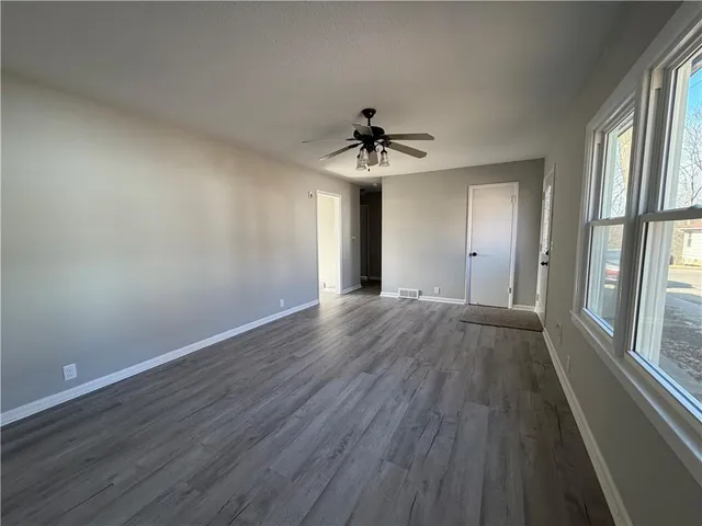 $1,200 | 517 South La Brea Avenue, Platte City, MO 64079