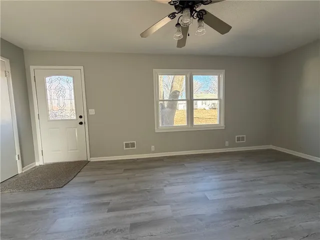 $1,200 | 517 South La Brea Avenue, Platte City, MO 64079