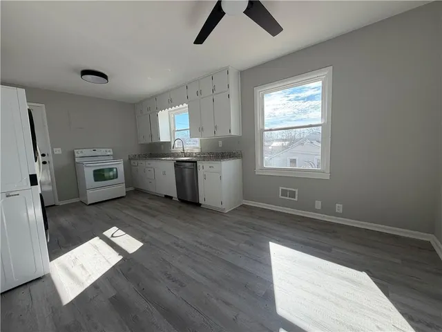 $1,200 | 517 South La Brea Avenue, Platte City, MO 64079