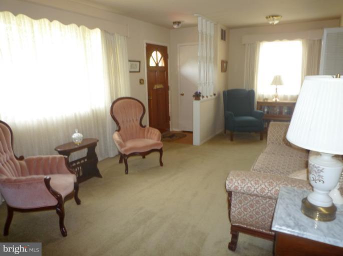 1017 Baltimore Road Rockville, MD 20851 - Photo 4 of 23 Living Room