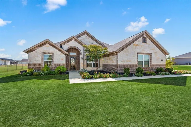 $525,000 | 123 Mossy Creek Trail, Rhome, TX 76078