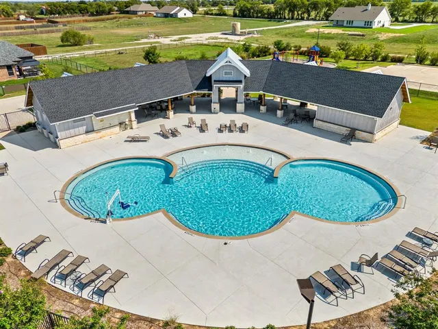 $525,000 | 123 Mossy Creek Trail, Rhome, TX 76078