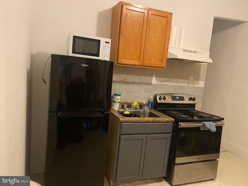 4328 Frankford Avenue, Unit 3B Philadelphia, PA 19124 - Photo 2 of 9 a kitchen with a stove and a refrigerator