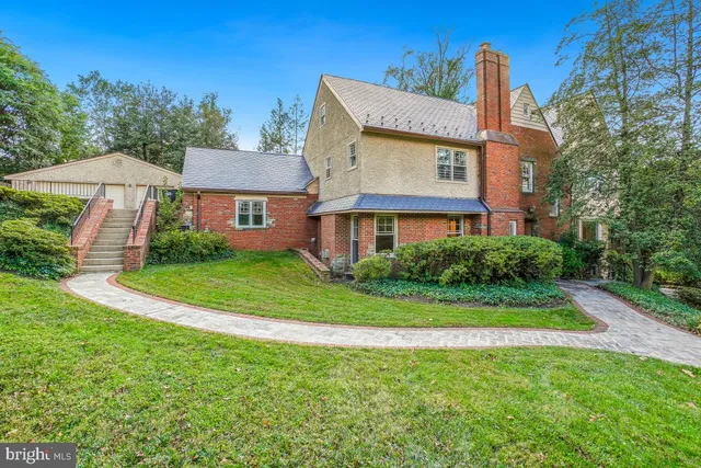 a view of an entryway