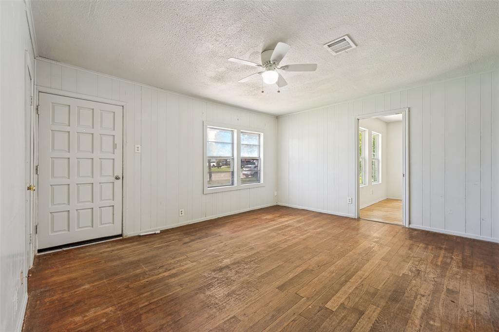 1814 Refinery Road Gainesville, TX 76240 - Photo 3 of 25