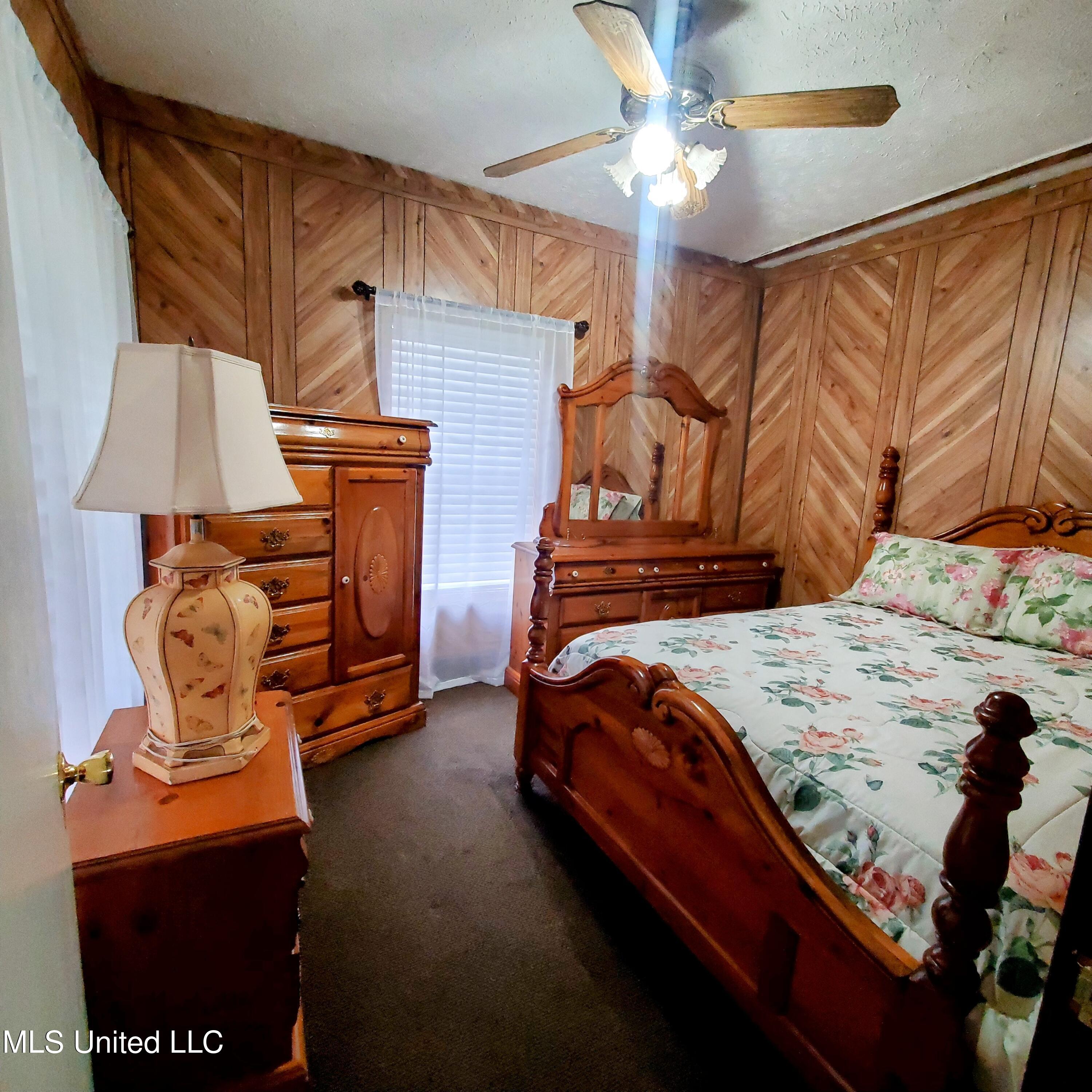 306 Walnut Street Canton, MS 39046 - Photo 8 of 14 20250104_152249~2