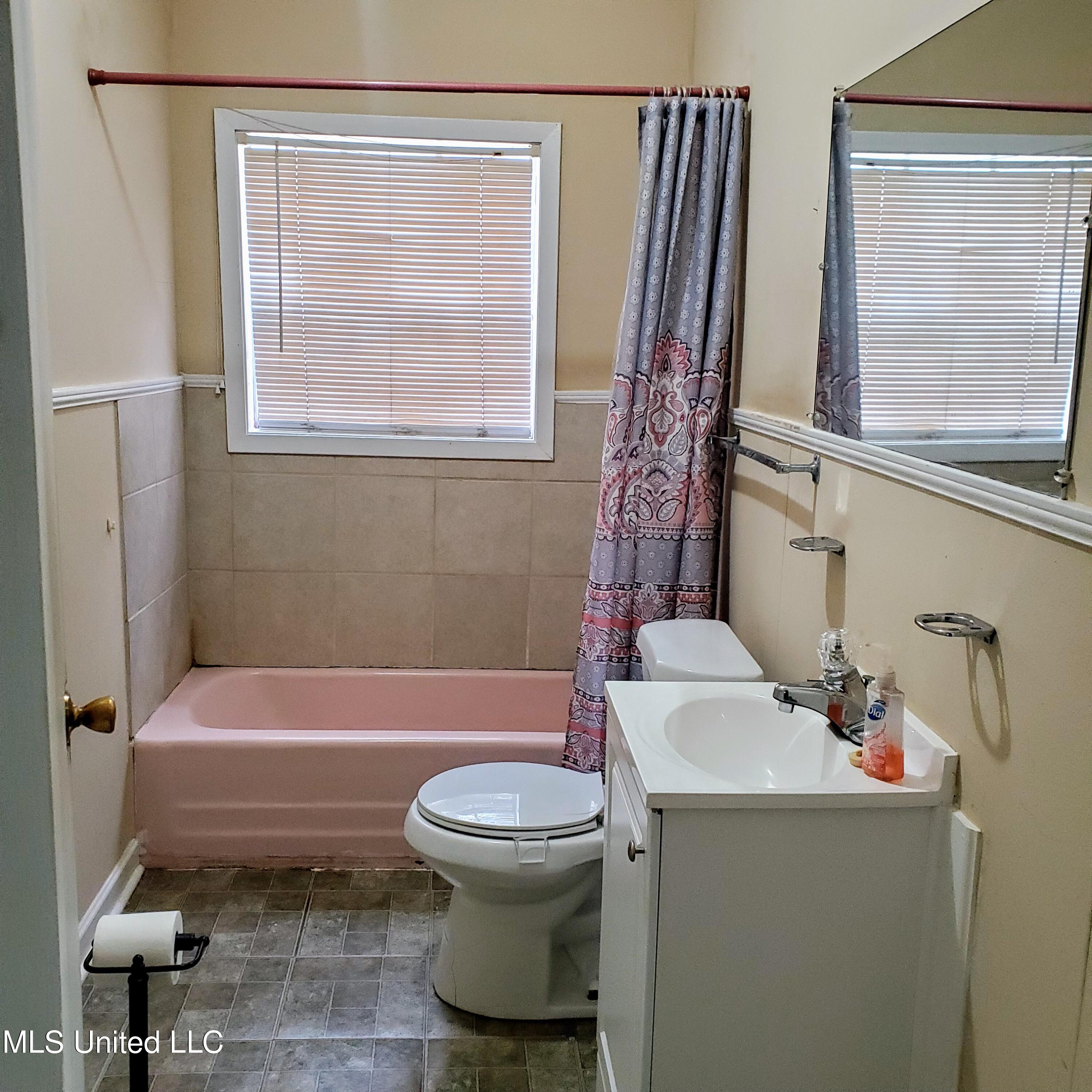 306 Walnut Street Canton, MS 39046 - Photo 10 of 14 20250104_152349~2