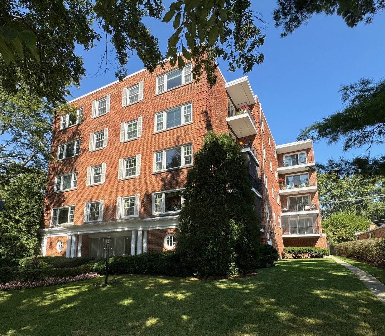 2425 Central Street, Unit 2B Evanston, IL 60201 - Photo 17 of 17 front view of a building