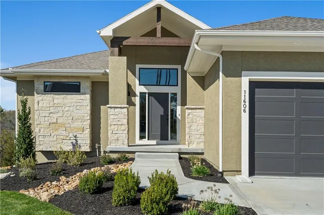 $785,000 | 11606 South Zarda Drive, Olathe, KS 66061