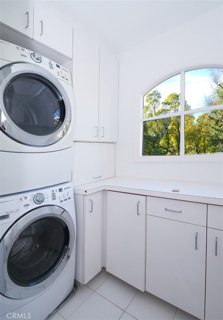 7 Hillcrest Meadows Rolling Hills Estates, CA 90274 - Photo 32 of 49 a utility room with dryer and washer