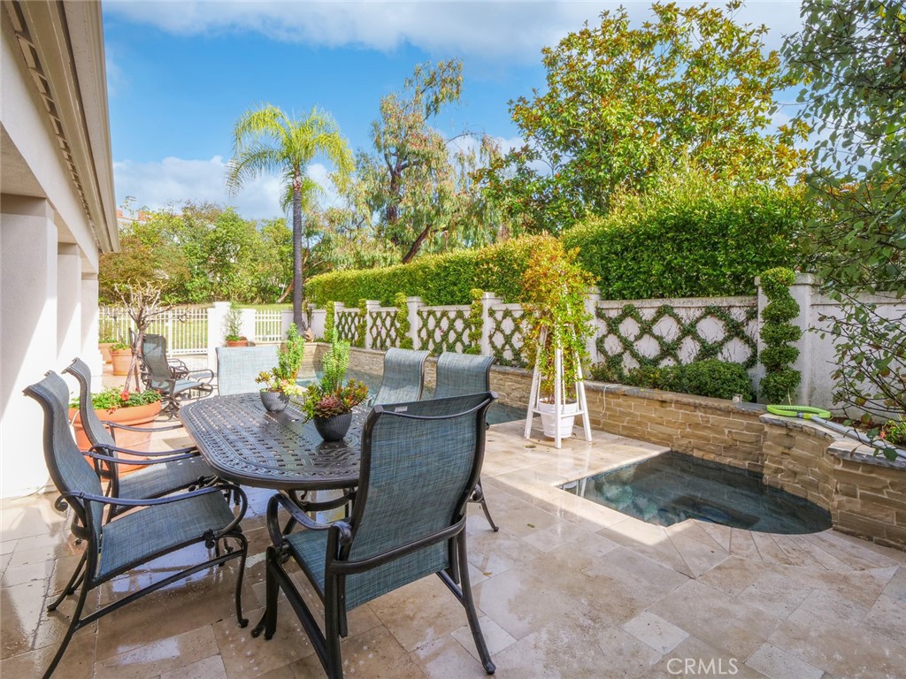 7 Hillcrest Meadows Rolling Hills Estates, CA 90274 - Photo 44 of 49 a view of outdoor dining space with a table and chairs