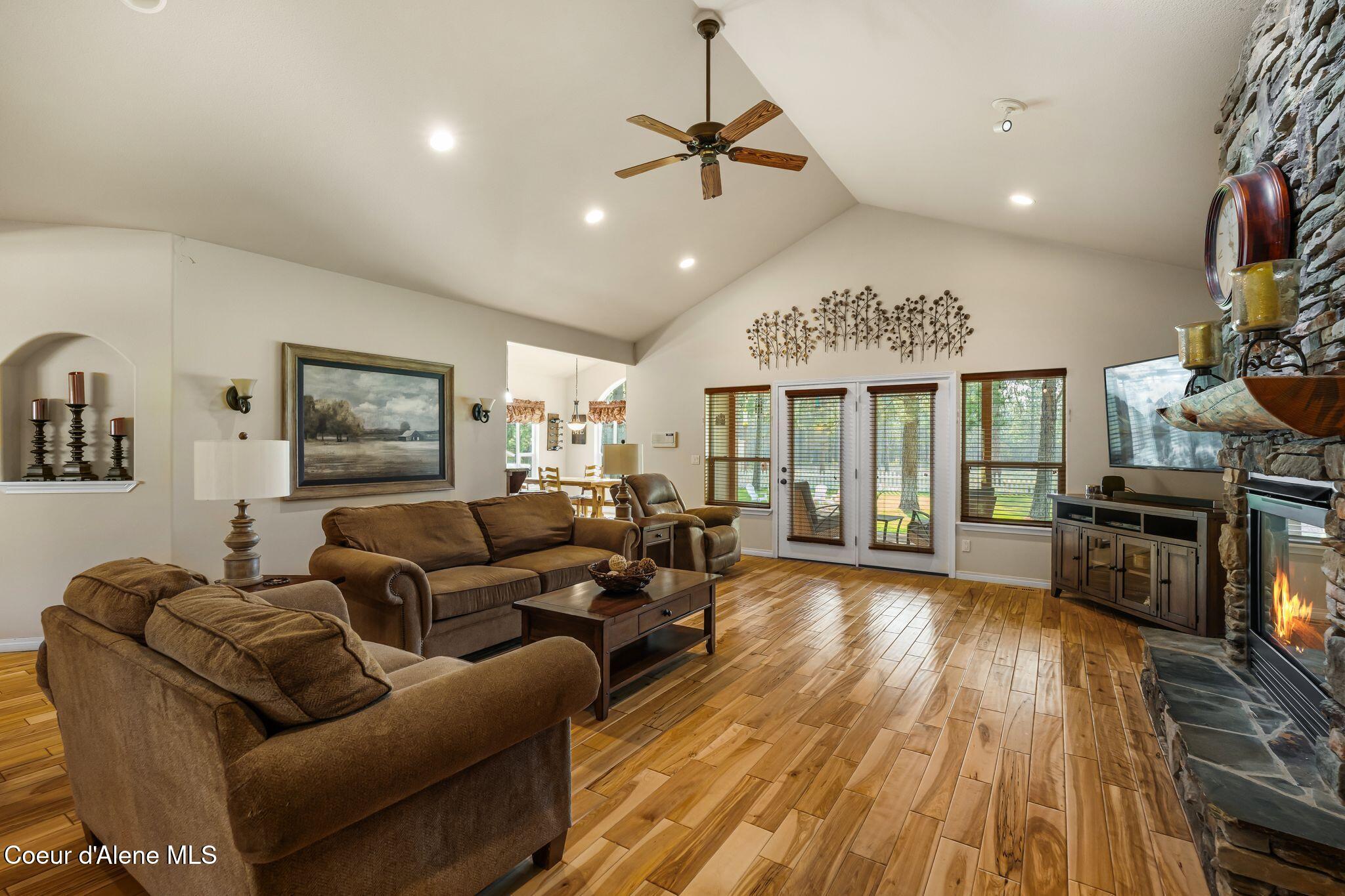31957 North Wester Ranch Road Athol, ID 83801 - Photo 9 of 65 Living Room