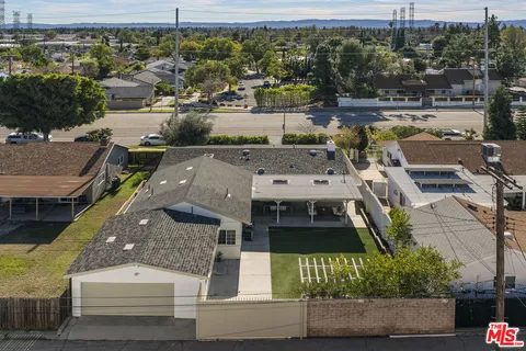 a picture of city view