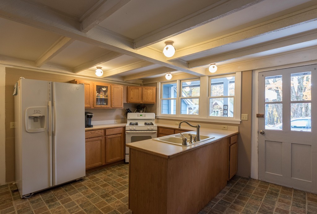 64 West Farms Road Northampton, MA 01062 - Photo 8 of 30
