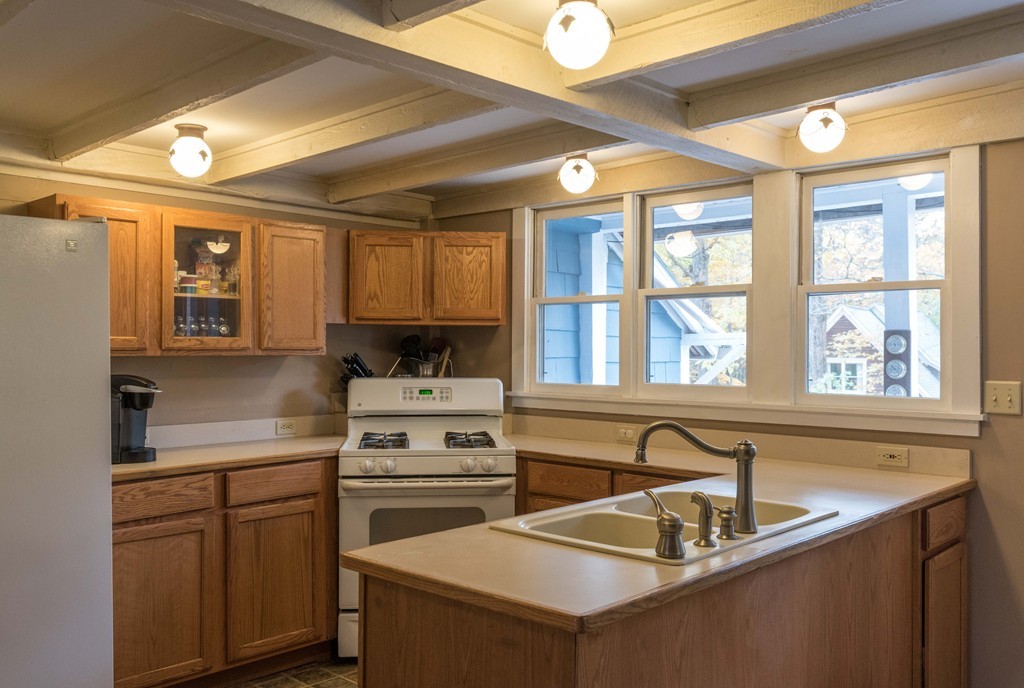 64 West Farms Road Northampton, MA 01062 - Photo 9 of 30