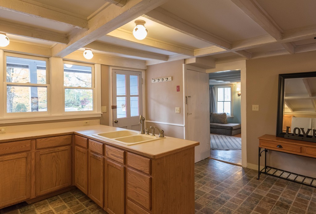 64 West Farms Road Northampton, MA 01062 - Photo 10 of 30